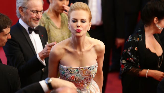 Mwuaaaah! Nicole Kidman gives photographers what they want at the opening ceremony and " The Great Gatsby " premiere during the 66th Cannes Film Festival.