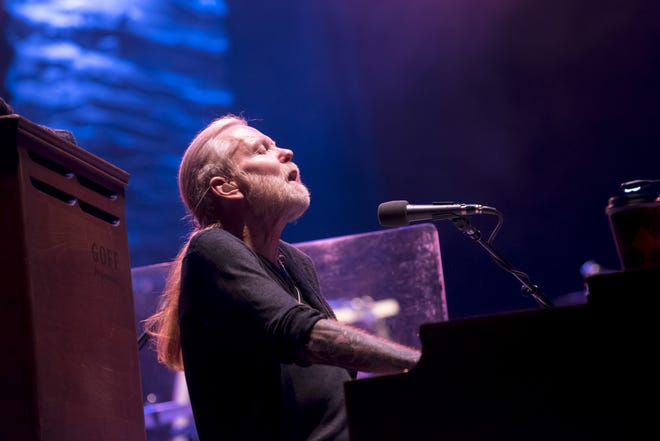 Gregg Allman of the Allman Brothers Band performs at the Beacon Theater in New York, Oct. 29, 2014. Allman, a founding member of the incendiary group that inspired and gave shape to both the Southern rock and jam- band movements, died on Saturday at his home in Savannah, Ga. He was 69. [KARSTEN MORAN / THE NEW YORK TIMES]