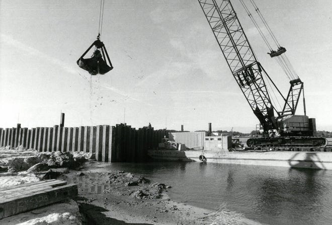 Dec. 15, 1985: A crane on a barge removes material from the site of one of the main piers of the Dames Point Bridge under construction. [Times-Union archives]