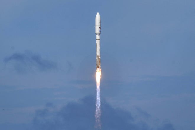 A United Launch Alliance Atlas V rocket lifts off from Cape Canaveral Space Force Station Friday, October 6, 2023 carrying Project Kuiper, a pair of prototype satellites for Amazon’s broadband satellite network. Craig Bailey/FLORIDA TODAY via USA TODAY NETWORK