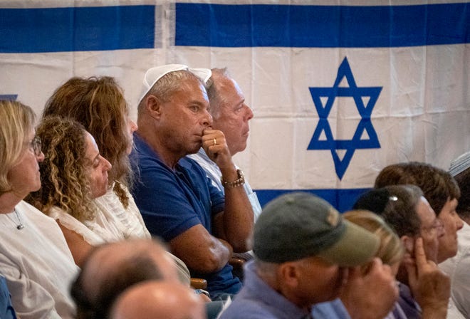 Congregants attend a service to show solidarity for Israel during a gathering at Congregation B'Nai Israel in Boca Raton, Florida on October 10, 2023.