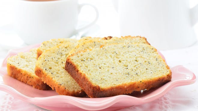 Grapefruit and poppy seed bread (directions) • Total time: 1 hour and 15 minutes Preheat oven to 350 ° F and grease a 9x5-inch loaf pan. In a large bowl, whisk together the flour, sugar, poppy seeds, baking powder, and salt. In a separate bowl, combine the remaining ingredients and whisk until blended. Fold the wet ingredients into the flour mixture until just barely combined. Pour the batter into the prepared loaf pan. Bake for 65-70 minutes until browned on top and pulling away from the edges of the pan. Insert a toothpick into the center of the loaf. If it comes out clean, the bread is done. Cool completely on a wire rack and serve at room temperature.