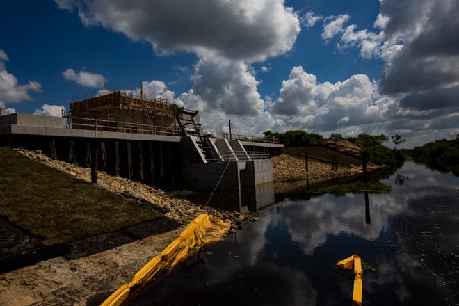 Caloosahatchee River (C-43) West Basin Storage Reservoir Project is spread over 10,500 acres of land and divided into two reservoir cells and two pump stations. The irrigation pump station S-476 conveys water from the Townsend Canal into a perimeter canal for local irrigation.