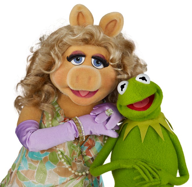 In what has to be pop culture ' s longest on-again-off-again relationship, Miss Piggy and Kermit called it quits for good in 2015. " Sure, Kermit and I had a great time together, " Piggy wrote in a tell-all People exclusive. " But now, it ' s time for moi.