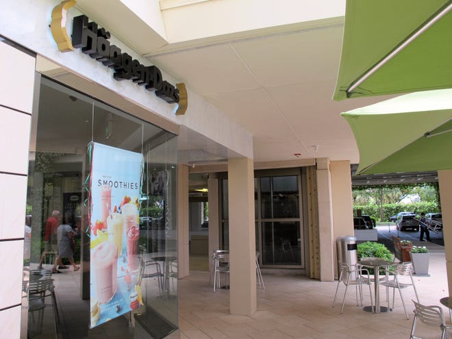 Coffee drinks at Häagen-Dazs provide a coffee shop alternative to the shuttered Starbucks at Waterside Shops in Naples.