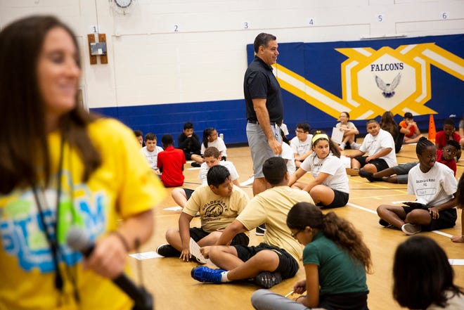 Chris Gelardi talks to students at the beginning of a physical education class at Golden Gate Middle School on Thursday, Aug. 22, 2019.
