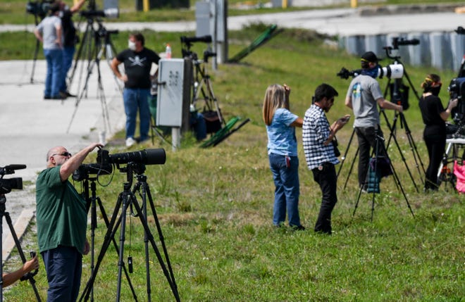Photographers set up to photograph Wednesday's SpaceX launch of its seventh batch of Starlink communications satellites. The Falcon 9 rocket lifted off Kennedy Space Center pad 39A on the 50th anniversary of Earth Day. Mandatory Credit: Craig Bailey/FLORIDA TODAY via USA TODAY NETWORK