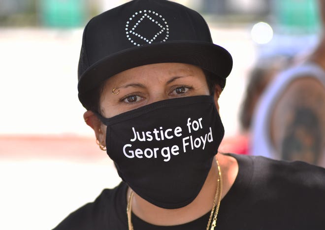 Mary Knibbs had a mask with a message. Jarvis James of Melbourne does not consider himself an activist, but wanted to do something peaceful about all the violence going on in cities over the death of George Floyd. He put a post on Facebook inviting people to come to the Moore Justice Center in Viera and take a knee for 10 minutes. No speeches, no bullhorns, just a non-violent 10 minute take a knee. At the end, some read quotes about racism off their phones or signs.