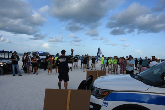 MIPD Officer Josh Ferris welcomes attendees. Dozens of police officers and supporters gathered at South Beach on Sunday morning to commemorate a memorial bench in honor of the late MIPD Lt. Clayton Smith.