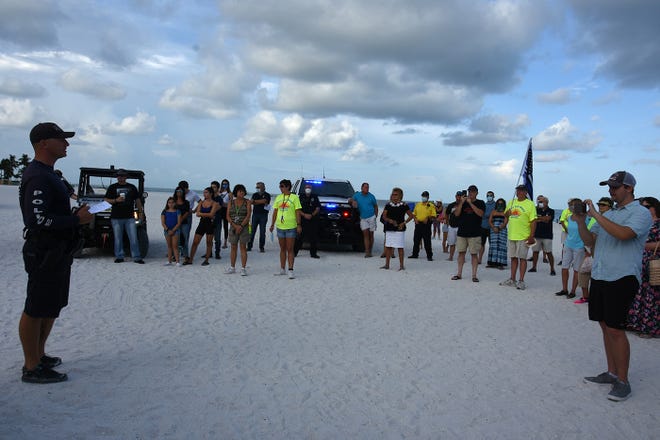 MIPD Officer Josh Ferris welcomes attendees. Dozens of police officers and supporters gathered at South Beach on Sunday morning to commemorate a memorial bench in honor of the late MIPD Lt. Clayton Smith.