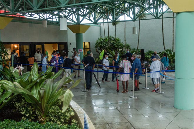 A line of early voters waits outside of the Palm Beach County Library on Summit Blvd., Monday, October 19, 2020. Statewide early voting started today. (JOSEPH FORZANO / THE PALM BEACH POST)