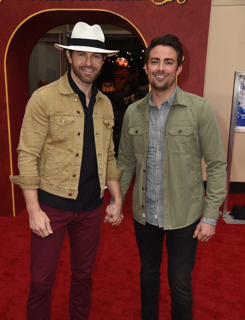 Jonathan Bennett , who famously played Aaron Samuels in the 2004 comedy " Mean Girls , " got engaged to boyfriend Jaymes Vaughan over Thanksgiving weekend. “ He wrote me a song! ” Bennett told People on Nov. 30. “ I was told we were going to be taking family Christmas card photos … but then no one would look me in the eye and I was like what is going on? I later found it out it was because they didn ’ t want to spoil what was about to happen.