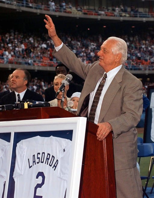 Tommy Lasorda waved to the crowd during a ceremony to retire his jersey No. 2 on Aug. 15, 1997.