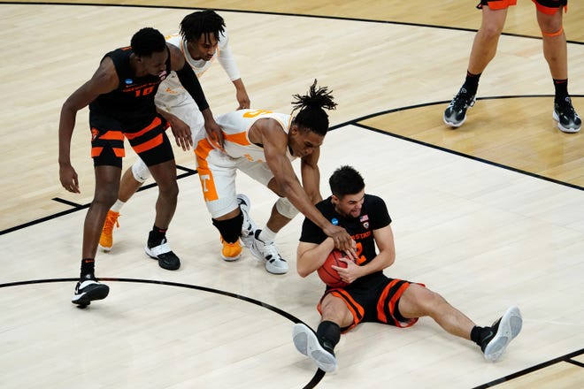 First round: Oregon State Beavers guard Jarod Lucas (2) and Tennessee Volunteers guard Yves Pons (35) battle for a loose ball during the 2021 NCAA Tournament at Bankers Life Fieldhouse on Mar 19, 2021. Oregon State upset Tennessee 70-56.